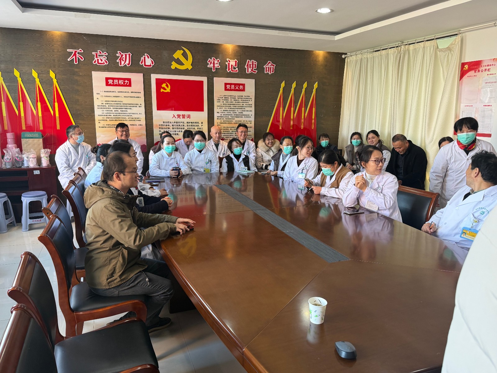 （网2）预防接种知识进社区医院 筑牢医务人员健康防线.jpg